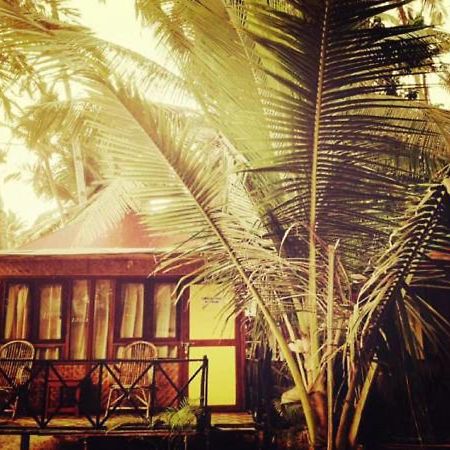 بالوليم Over The Moon Beach Resorts المظهر الخارجي الصورة